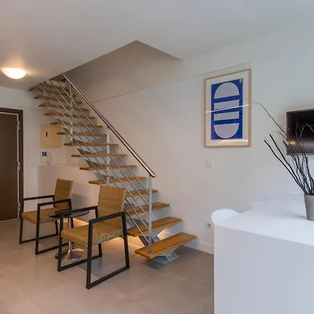Apartment Bright 2bdr Duplex With Balcony By Lovelystay