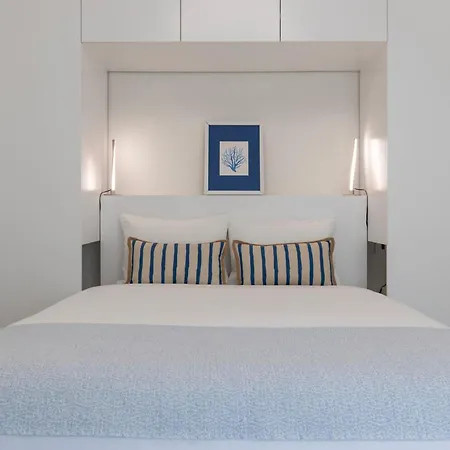 Bright 2bdr Duplex With Balcony By Lovelystay Apartment