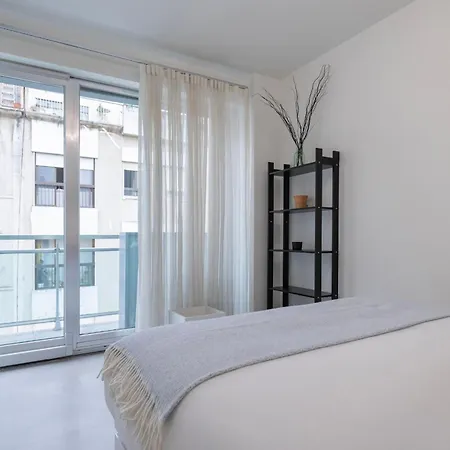 Bright 2bdr Duplex With Balcony By Lovelystay Apartment