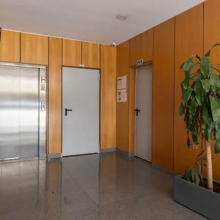Bright 2bdr Duplex With Balcony By Lovelystay *