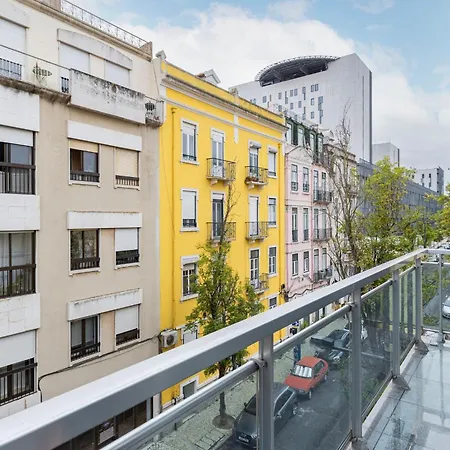 Apartment Bright 2bdr Duplex With Balcony By Lovelystay