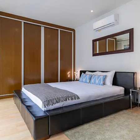 Apartmán Bright 2bdr Duplex With Balcony By Lovelystay