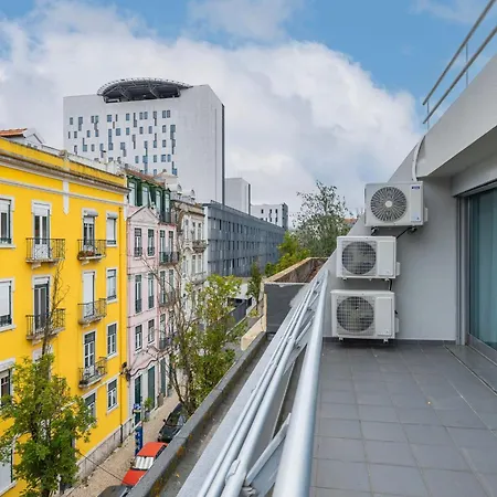 Bright 2bdr Duplex With Balcony By Lovelystay Lisbon
