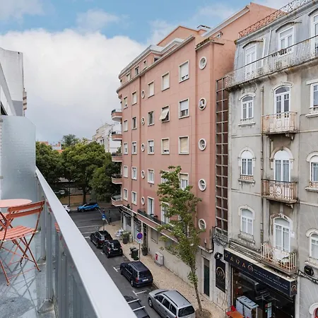 Bright 2bdr Duplex With Balcony By Lovelystay