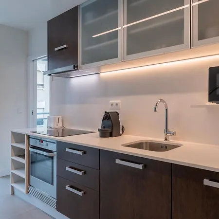 Апартаменты Bright 2bdr Duplex With Balcony By Lovelystay Лиссабон