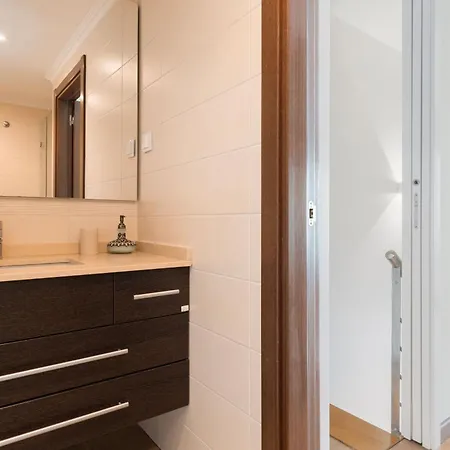 Bright 2bdr Duplex With Balcony By Lovelystay *