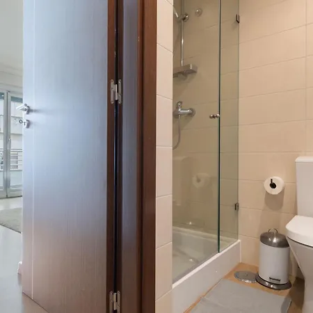 Апартаменты Bright 2bdr Duplex With Balcony By Lovelystay Лиссабон