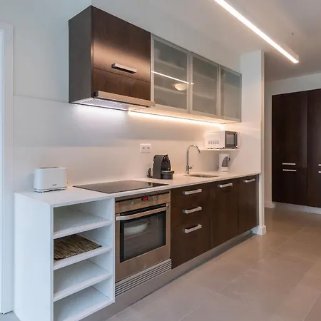 Апартаменты Bright 2bdr Duplex With Balcony By Lovelystay Лиссабон