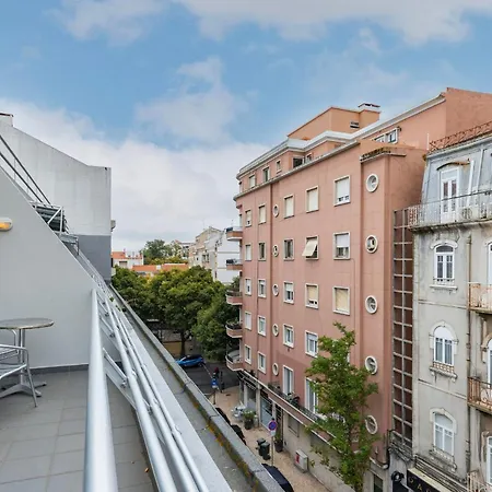 Bright 2bdr Duplex With Balcony By Lovelystay *